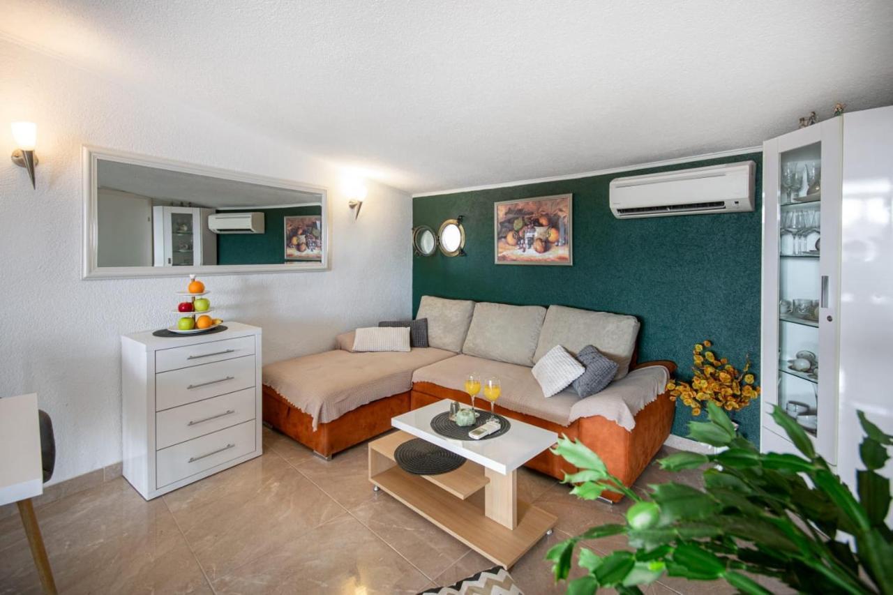 Holiday Home Nevera Makarska Exteriör bild